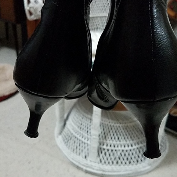 BCBG MAXAZRIA Boots - Picture 6 of 8